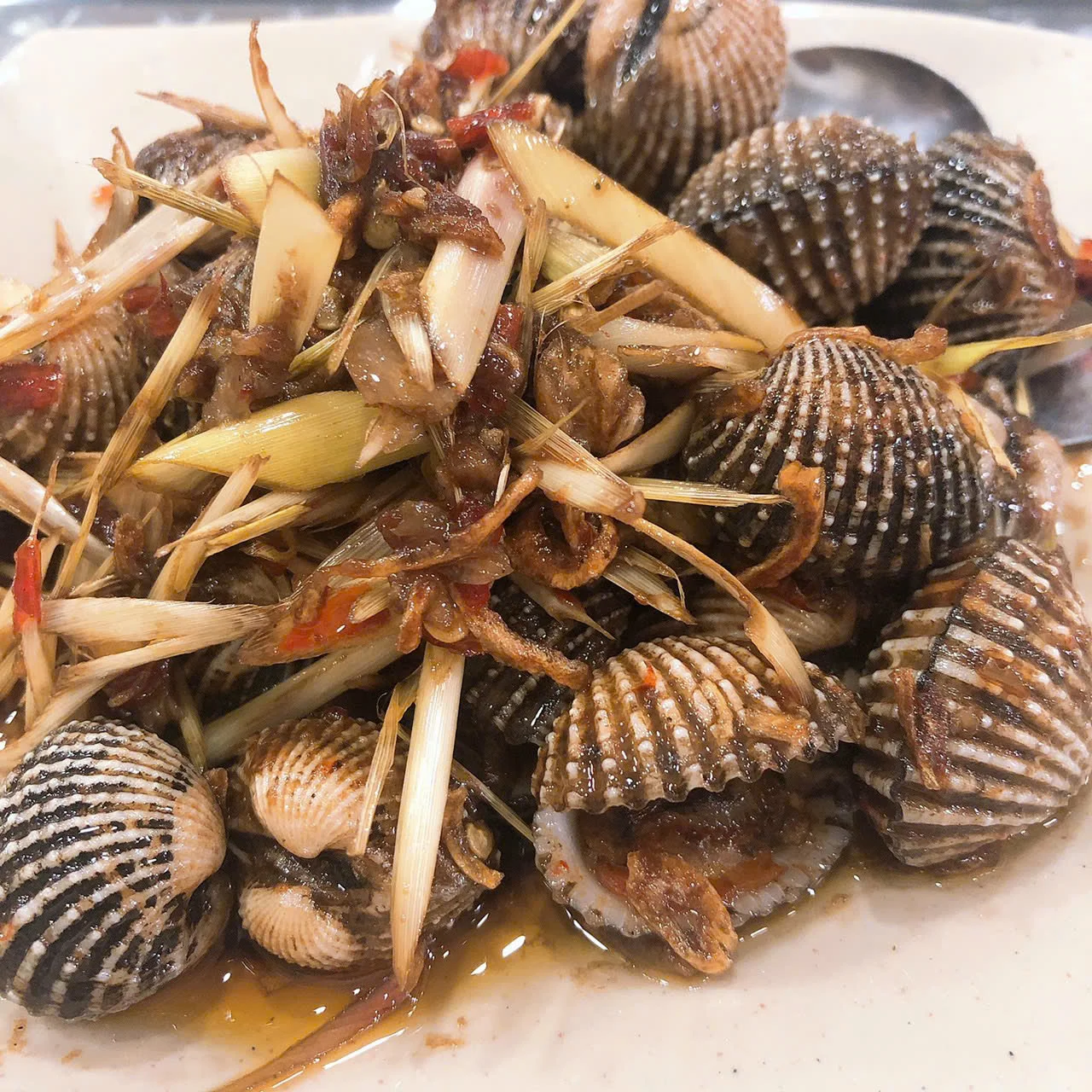 Sò huyết xào cháy tỏi